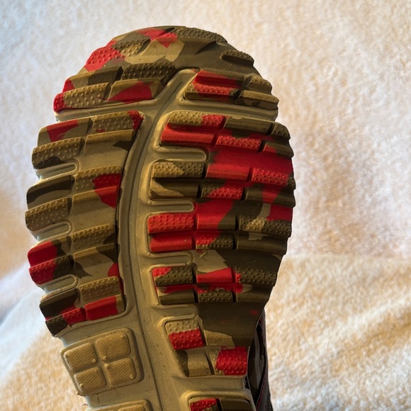 ASICS Women’s Charcoal and Crimson Athletic Shoes - Picture 15 of 16